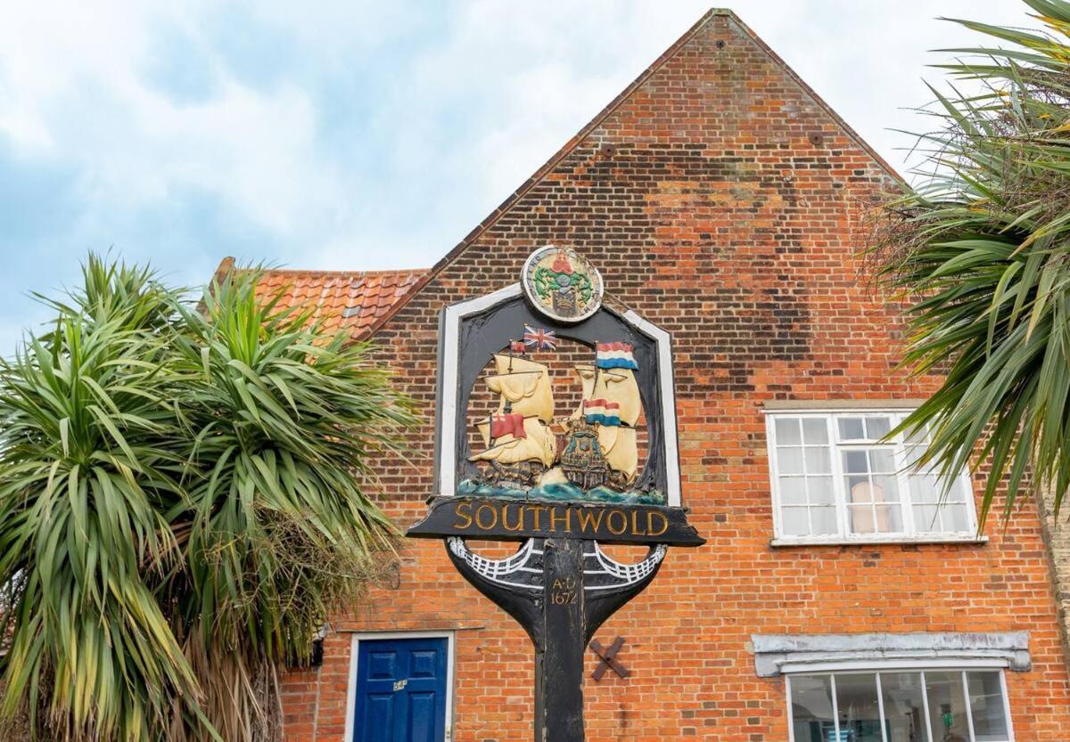 High View, Southwold High Street Apartment Exterior photo